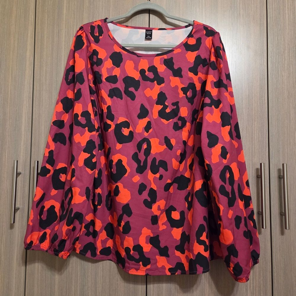 Stylish Leopard Print Blouse in Red and Black